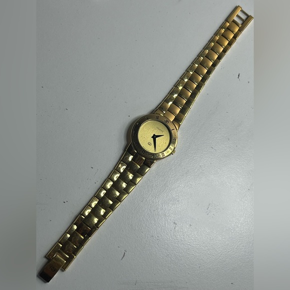 GUCCI 3300L gold plated CHAMPAGNE DIAL ladies watch - Picture 10 of 16